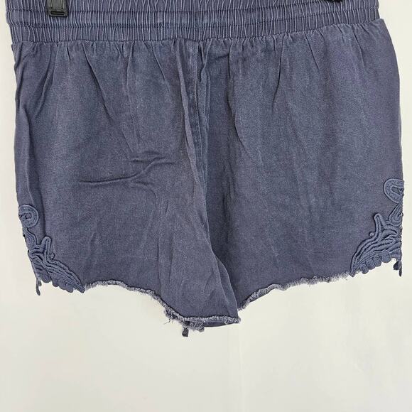 🆓 FREE Knox Rose Blue Soft Pull On Shorts Raw Hem Elastic Waist sz Small Summer - Picture 2 of 4